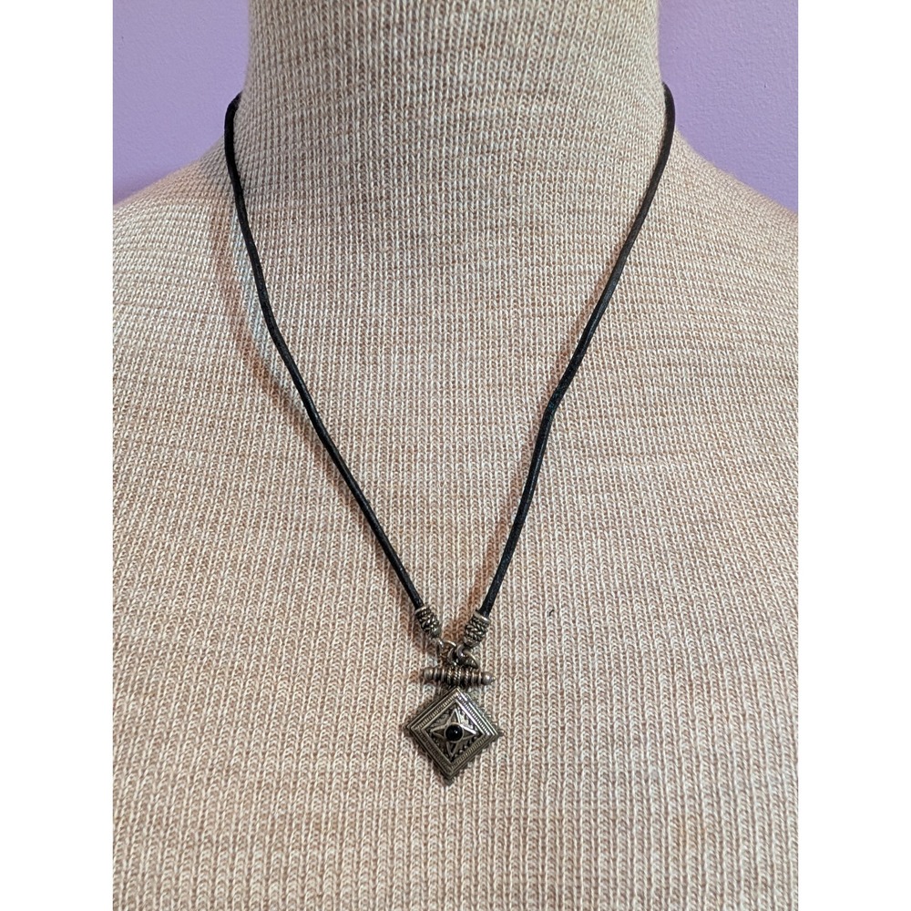 Vintage Edgar Berebi Southwestern Silver Tone Onyx Black Cord Pendant Necklace